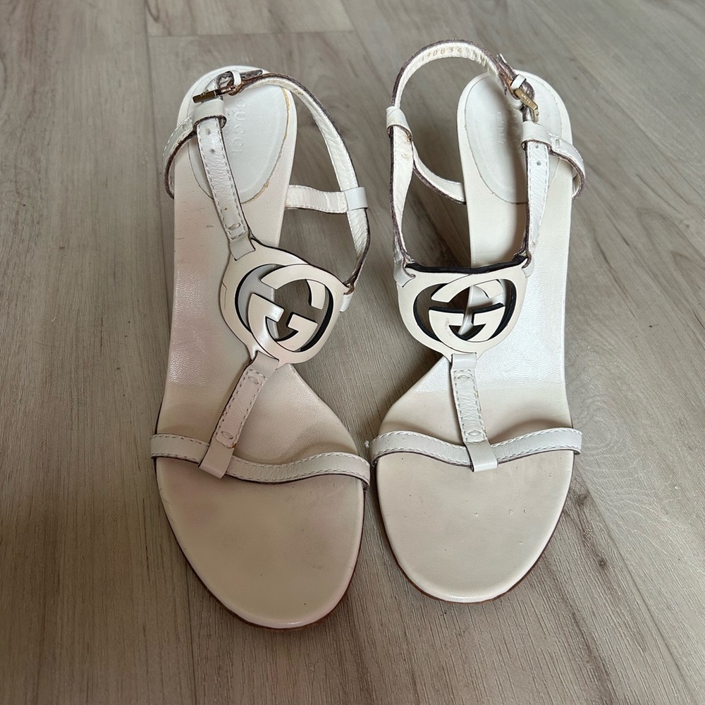 GUCCI White Interlocking GG Strappy Sandal Heels Size 10 Preloved good condition